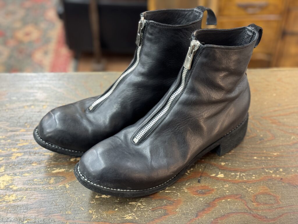 グイディPL1 修理前の全体俯瞰 黒レザーフロントジップブーツ