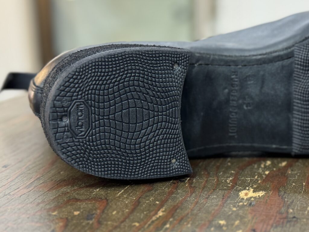 グイディPL1 トップリフトの釘打ちディテール 均一な配置