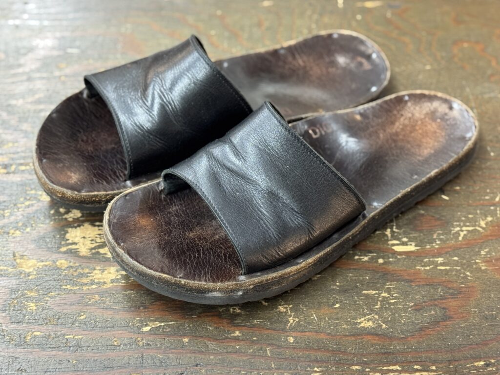 ユッタニューマン シモーネ 修理前 全体俯瞰 ビルケンソール摩耗状態