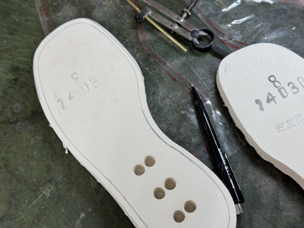 レッドウィング891 オールソール前 ソール成形前の状態