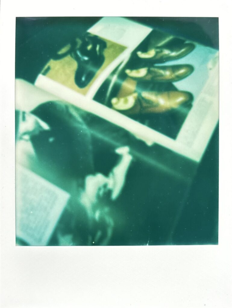 製靴書の一節を写したポラロイド 靴底構造と補強の記録