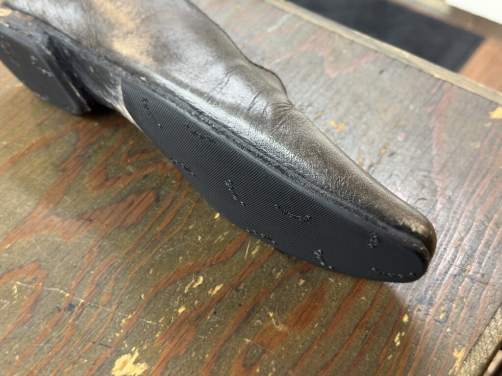 修理後のコバ仕上げ 側面の整形と黒仕上げの状態