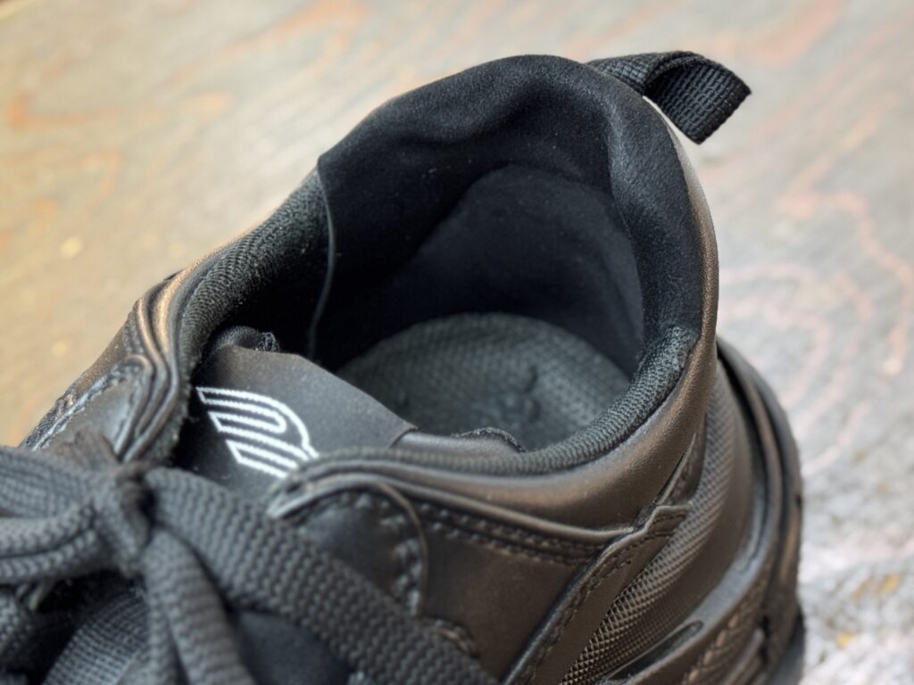 Balenciaga（バレンシアガ）Triple S スエード革によるカウンターライニング補修後