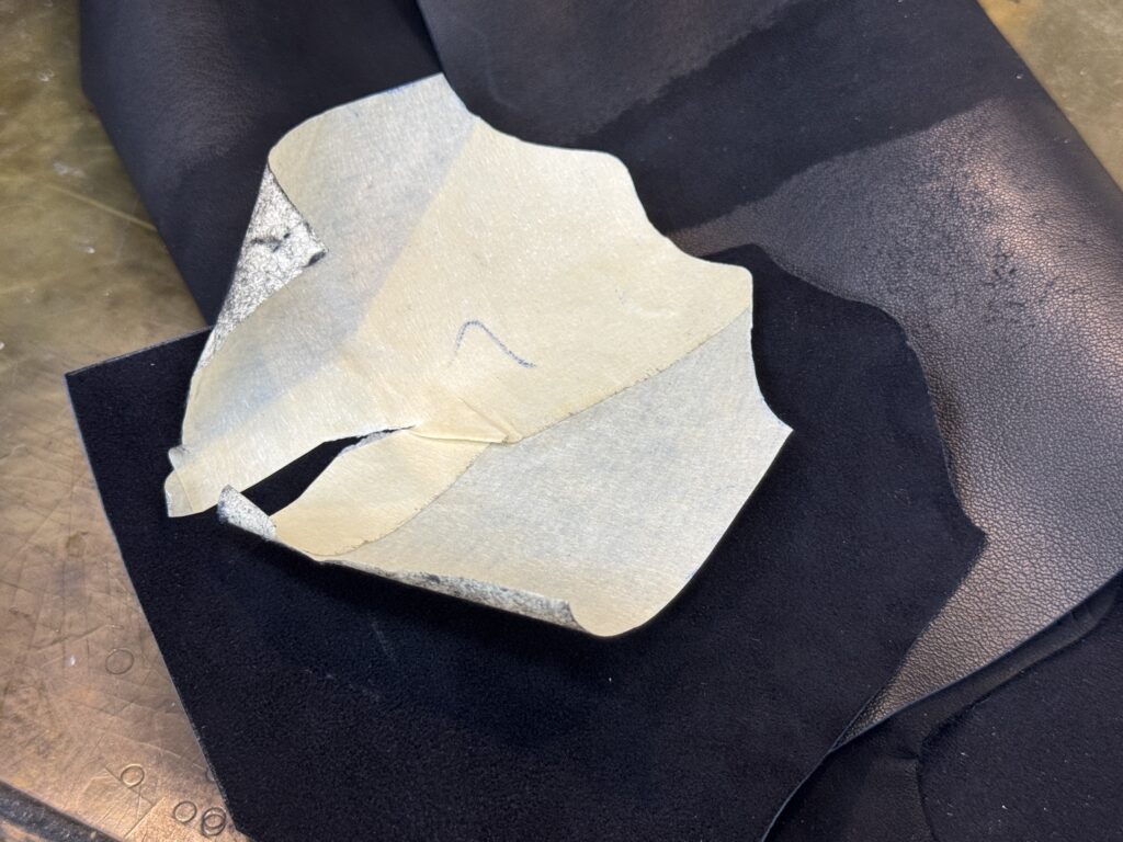 Balenciaga（バレンシアガ）Triple S カウンターライニング補修用スエード革の型紙作成