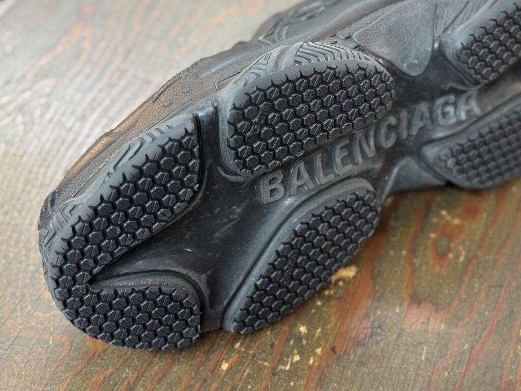 Balenciaga（バレンシアガ）Triple S Vibram7120ソール補強後のソール面ディテール