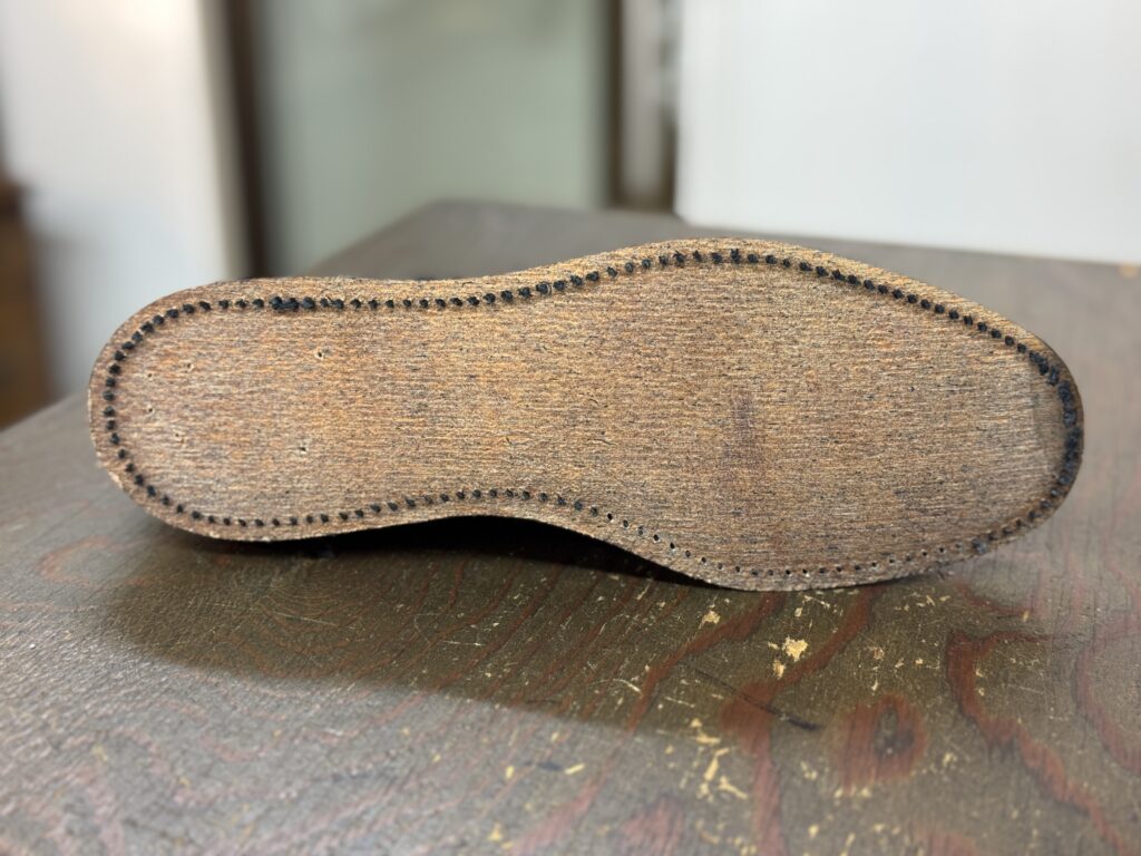 ソール糸を抜く前のChurch’s BURWOOD レディースのレザーソール