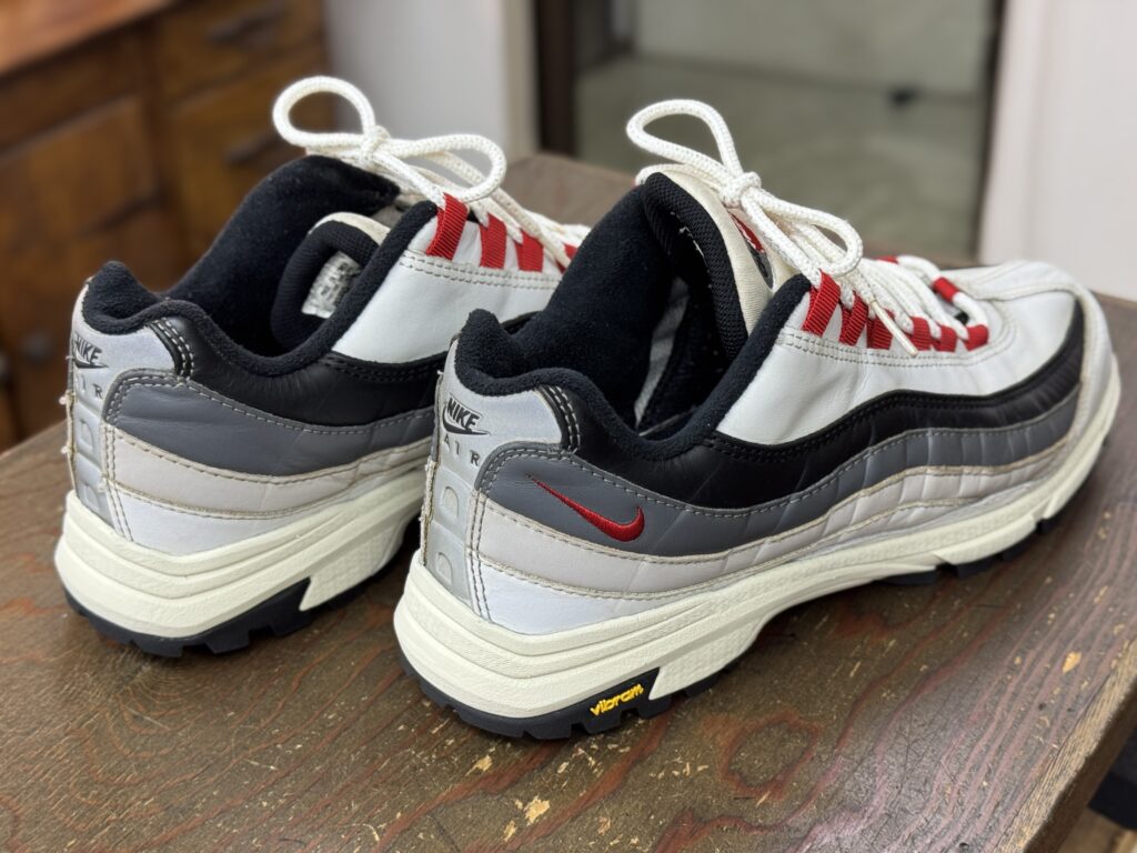 Vibram 762Kフェルランニングソールで修理したNike Air Max 95後方写真