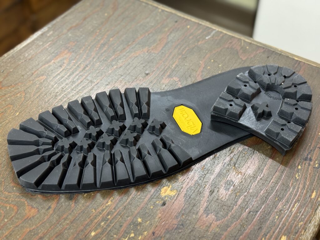 Vibram #100 ソール ブラックカラーの部材ディテール