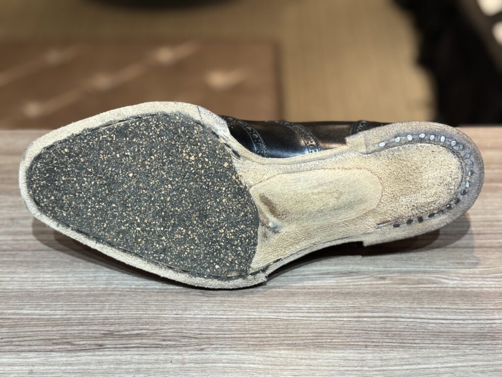 コルクとレザーシャンクを充填したビスポークシューズ底面